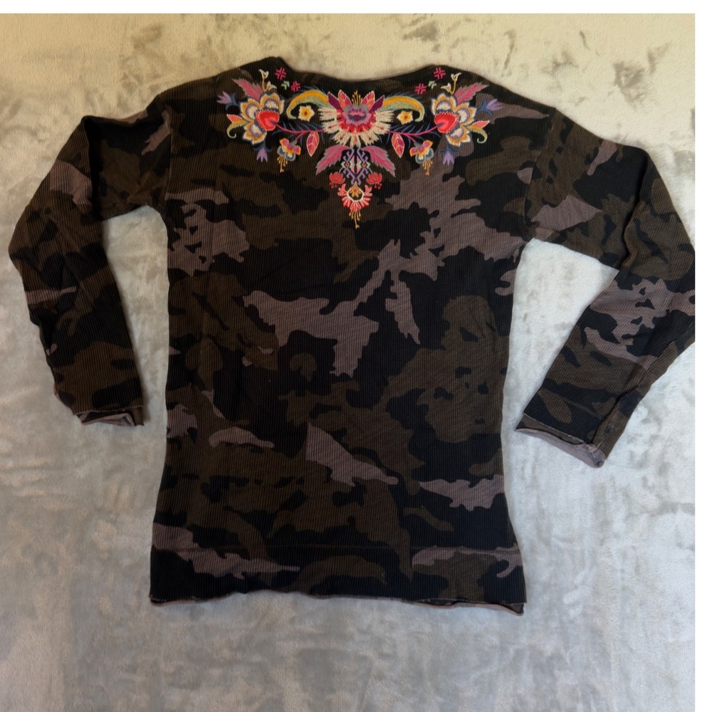 Johnny Was Camo Embroidered Thermal Top XS Waffle Knit Long Sleeve J13519-8 - Picture 2 of 10